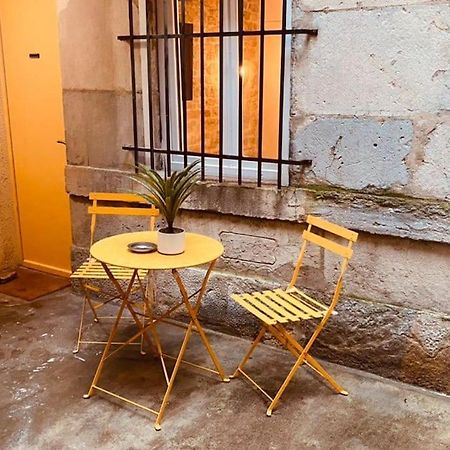 Studio Renove Avec Patio, Coeur Du Centre Ville Безансон Екстериор снимка