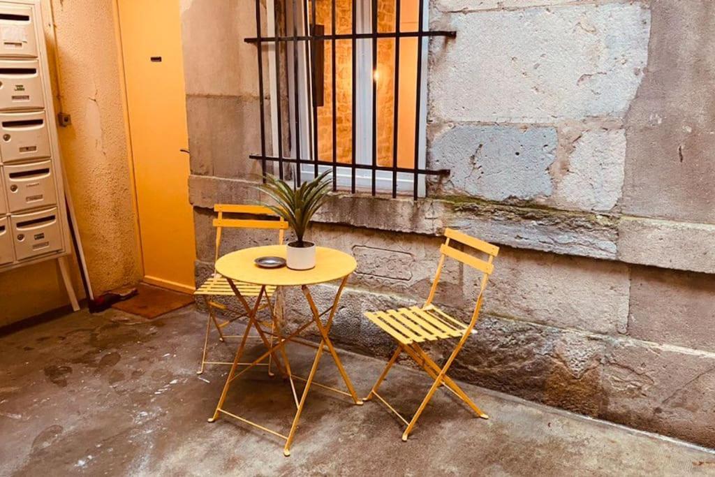 Studio Renove Avec Patio, Coeur Du Centre Ville Безансон Екстериор снимка