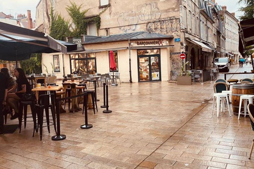 Studio Renove Avec Patio, Coeur Du Centre Ville Безансон Екстериор снимка